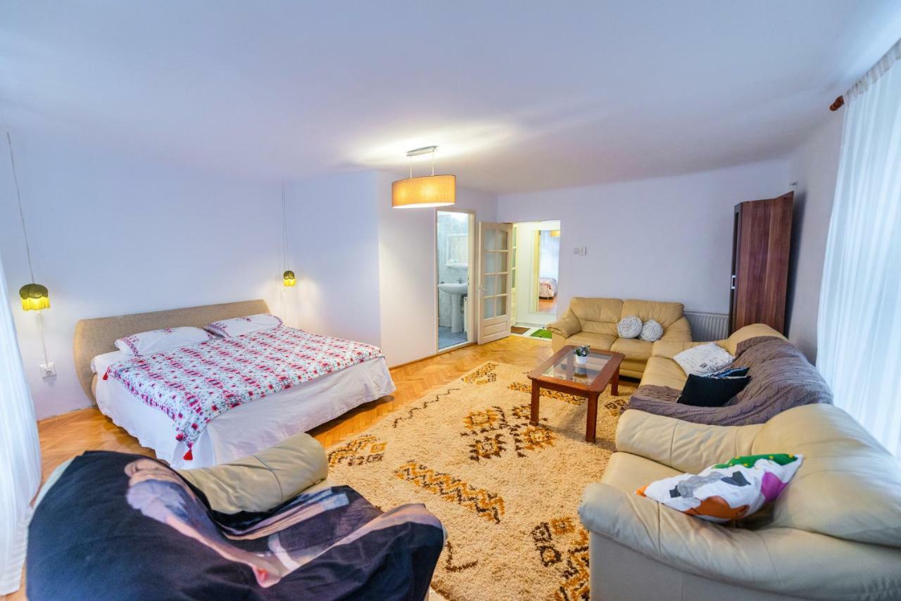Pine House Apartment Brasov Luaran gambar