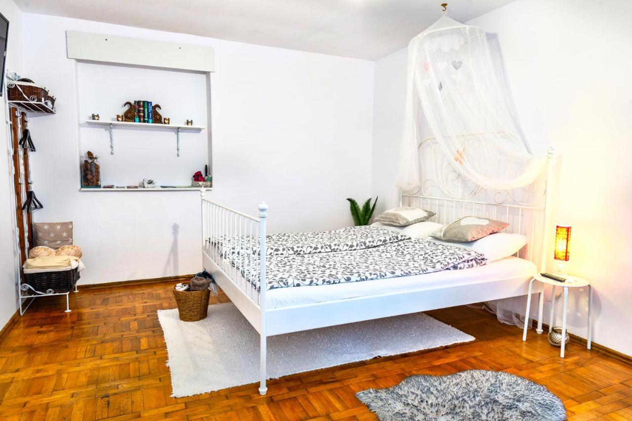 Pine House Apartment Brasov Luaran gambar